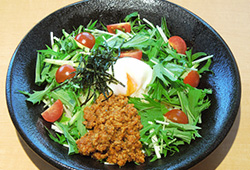 ゴマだれピリ辛冷やしうどん