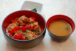 赤城鶏の黒酢あんかけ丼