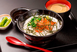 信州サーモンの山かけ丼