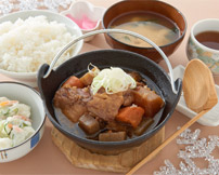 野菜がゴロゴロ手仕込み牛すじ煮込み定食