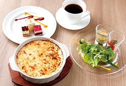 ６種の魚介とフェットチーネのグラタン