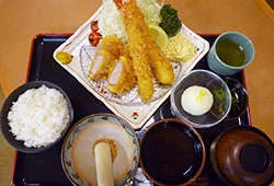 ミックスフライ定食