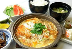 信州ポークカツ煮定食