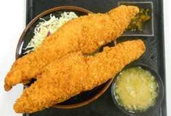 鶏カツわらじのせ丼