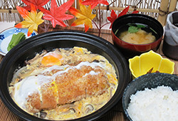 月見煮カツ定食