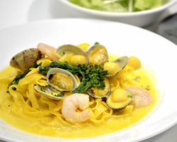 サフランクリームの生パスタセット