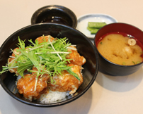 チーズ薫るおいだれ丼