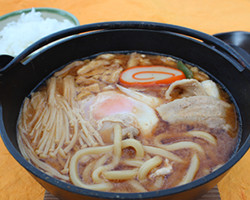 あつあつ味噌煮込みうどん