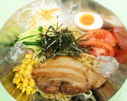 炙りもち豚冷やし<br>サラダ麺