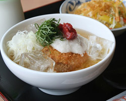 麦酒豚角煮かつ冷し<br>とろろ茶漬け