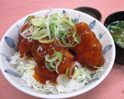 鶏からチリソース丼