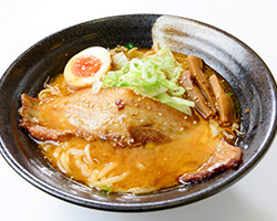 炙りもち豚<br>チャーシュー<br>味噌ラーメン