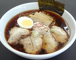 白金豚チャーシュー麺