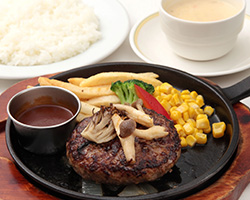 黒×黒ハンバーグ　（ライス・スープ付）