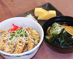 スタミナ餃子丼セット（ミニうどん他付き）