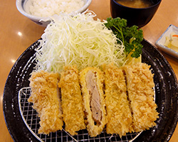 日高三元豚ヒレカツ定食