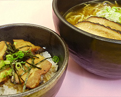 ら～めんミニチャーシュー丼セット