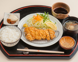 和豚もちぶたとんかつ定食