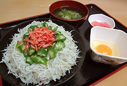 釜揚げしらすの卵かけ丼