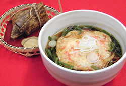 ちまきと揚げとろろ山菜桜そば