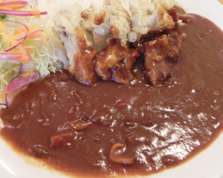 まいたけカレー　春キャベツぞえ
