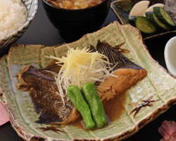 煮魚定食(かれいの煮付け)