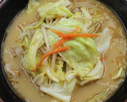 春キャベツのピリ辛節ラーメン(辛味噌添え)