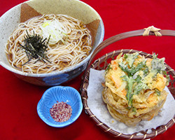 津軽そば＆春野菜のかき揚げ<br>りんご塩添え！