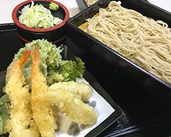 海老と春野菜の天ぷらせいろ蕎麦