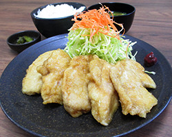春の鶏フライ定食