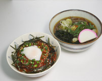 とろ～り！まぐろユッケ丼と春の山菜そばセット