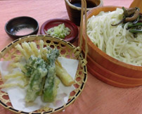 春の山菜天ざるうどん