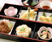 春の彩り二段弁当