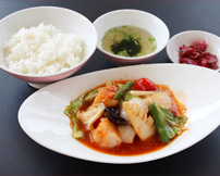 春野菜と鯛のチリソース炒め