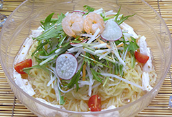 梅え-サラダ冷やし麺