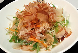 志波姫ポークの冷しゃぶ梅かつおうどん