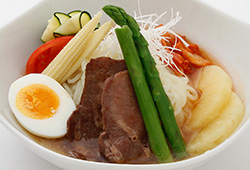 牛たんと夏野菜の盛岡冷麺