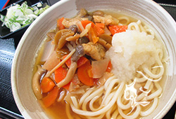 冷しきのこうどん