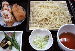 冷やしざるラーメンセット（いなり2個付）