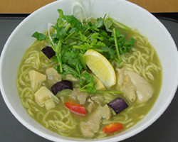 スパイシーグリーンカレーラーメン