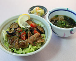 行者にんにくのスタ丼