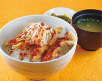 鶏の旨辛丼