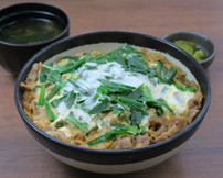 栃木の豚ニラ玉丼