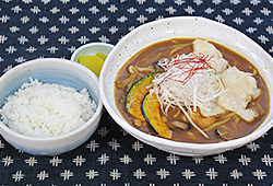 揚げひっつみのとろーりカレーうどん（半ライス付き）