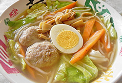 牛たん入りつくね　塩ちゃんこ風ラーメン