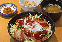 三元豚の旨辛丼