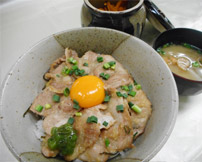 香り豚のスタミナ塩ダレ豚丼