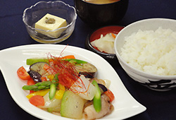 佐渡の島黒豚と夏野菜炒め定食