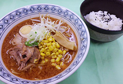 あったかごはんと味噌ら～めんセット