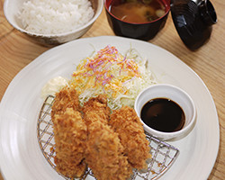 三陸産カキフライ定食